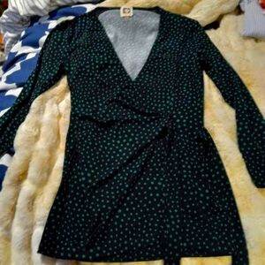 Anne Klein front wrap and tie bow. Size xs.